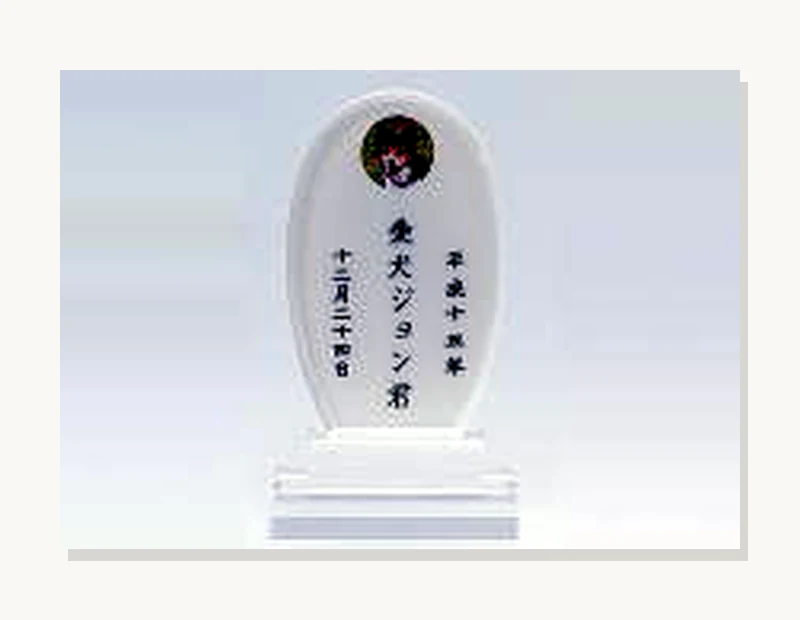 たまご型のクリスタル位牌